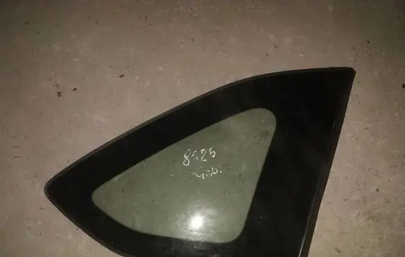 Honda FR-V Rear side window
