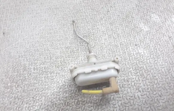 Volkswagen PASSAT B4 Central locking vacuum pump 3A9862159