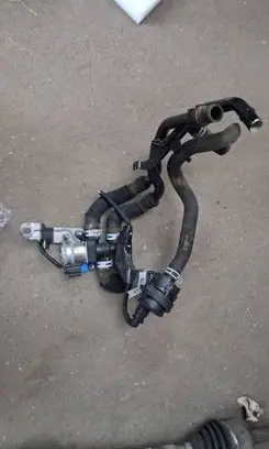 Renault Captur II Coolant heater control valve 212301538R