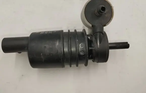 Volkswagen PASSAT B7 Windscreen/windshield washer pump 1K6955651 3122789