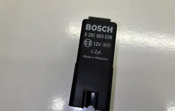 Skoda Octavia Mk2 (1Z) Glow plug pre-heat relay 038907281D