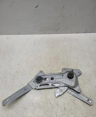 Rear door manual window regulator