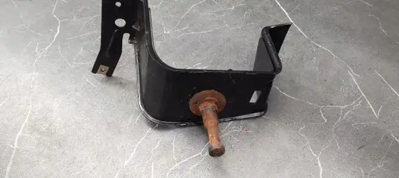 Ford Mondeo Mk III Tie down hook / loop 1s71n624a04