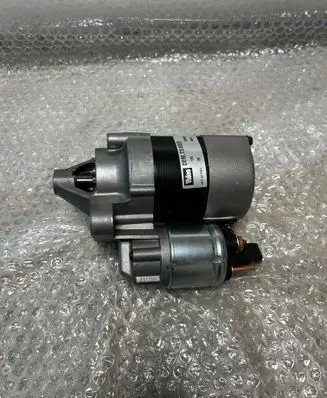 Renault Megane III Starter motor 8200266777B