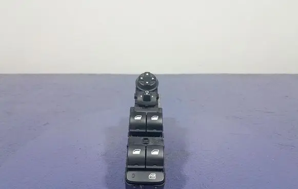 Citroen C5 Aircross Electric window control switch 98319739ZD
