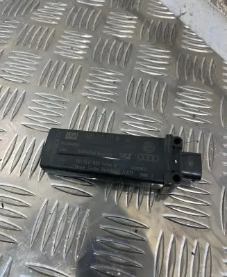 Audi A8 S8 D3 4E Tire pressure sensor 4E0907277B 30093626 053320401301