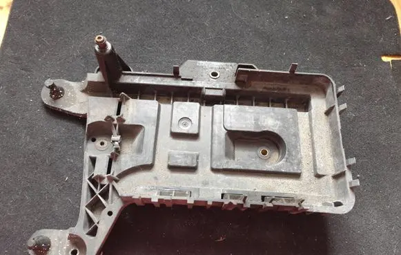 Skoda Superb B6 (3T) Battery box tray 1K0915333