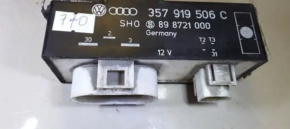 Volkswagen Golf III Coolant level relay 357919506C 898721000