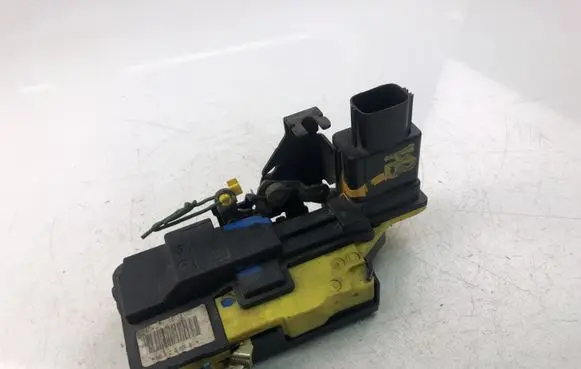 Volvo S80 Rear door lock 8626968
