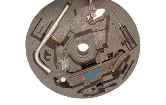 Audi A4 S4 B5 8D Spare wheel mounting bracket 