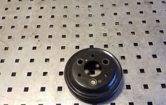 Ford Focus Water pump pulley CM5Q8509BB