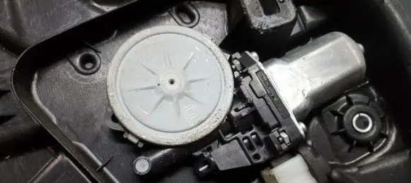 Nissan X-Trail T31 Front door window regulator motor 80775JG