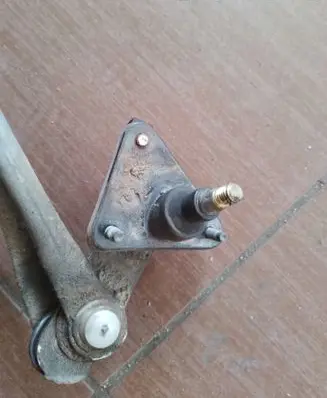 Nissan PickUp Front wiper linkage and motor