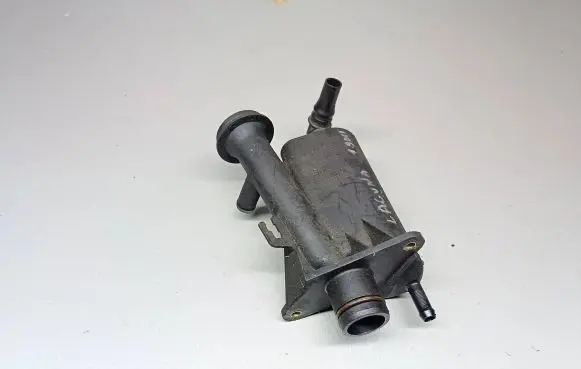 Renault Laguna I Oil breather separator 8200082486 13009