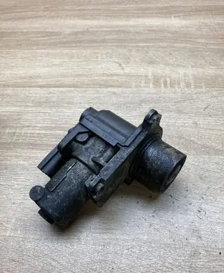 Volkswagen PASSAT B6 EGR valve 03G131501D 03G131502