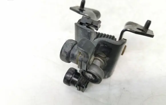 Peugeot Partner Sliding door middle roller runner 968048580