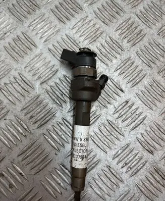 BMW 5 F10 F11 Fuel injector 7798446 0445110601 779844606