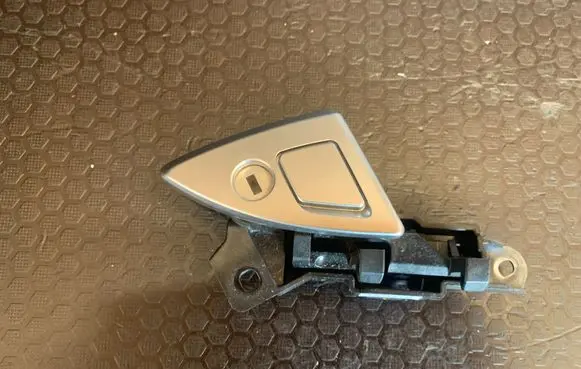 BMW 5 F10 F11 Glove box lock 03F1010017