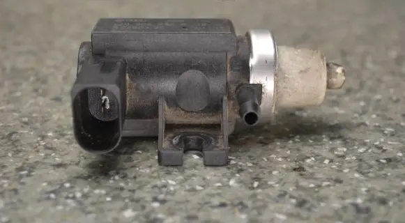 Audi A3 S3 8L Turbo solenoid valve 1J0906627A 72290325