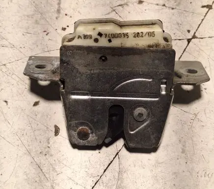 Tailgate/trunk/boot lock/catch/latch