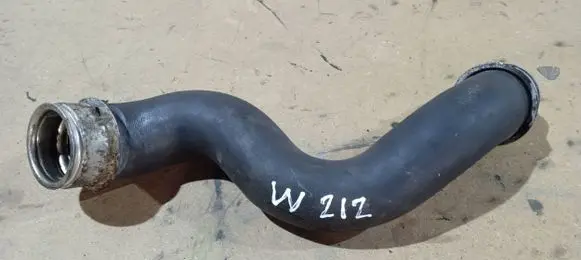 Mercedes-Benz E W212 Engine coolant pipe/hose A2045011682