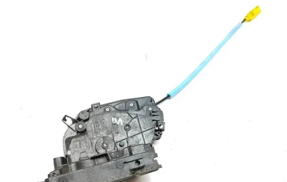 BMW 2 F46 Front door lock A046465 7281934 18283810