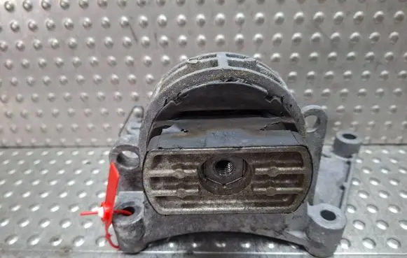 Fiat 500 Engine mount vacuum valve S26338109 51889973