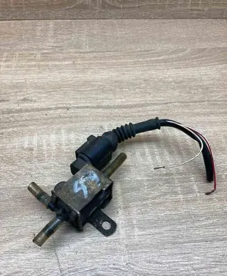 Audi A4 S4 B5 8D Turbo solenoid valve 028906283 99T161