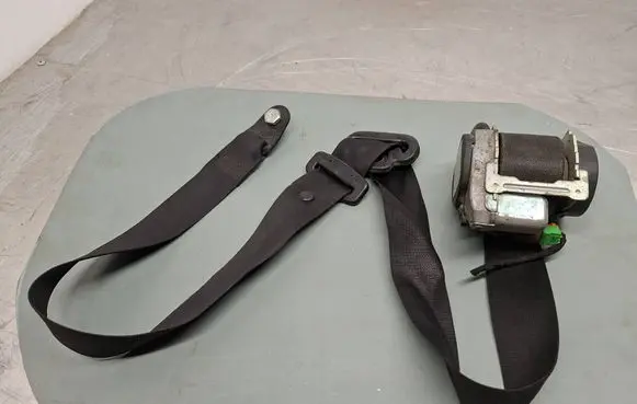 Mercedes-Benz Vito Viano W639 Front seatbelt 