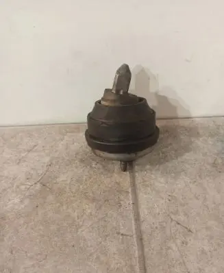 Engine mount bracket