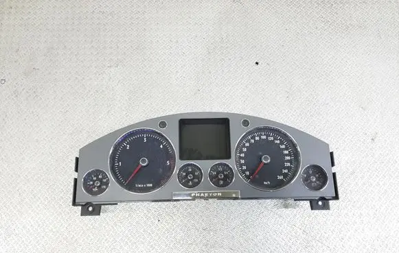 Volkswagen Phaeton Speedometer (instrument cluster) 3D0920882N