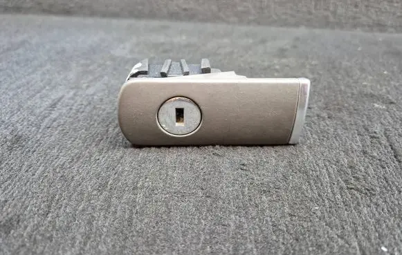 Audi A4 S4 B6 8E 8H Glove box lock 8E1857131