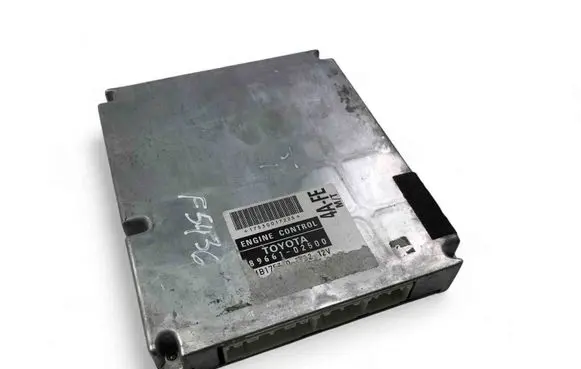 Toyota Corolla E120 E130 Engine control unit/module ECU 8966102500