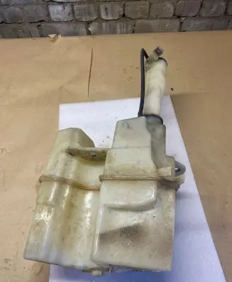 Volvo XC70 Windshield washer fluid reservoir/tank 9178881