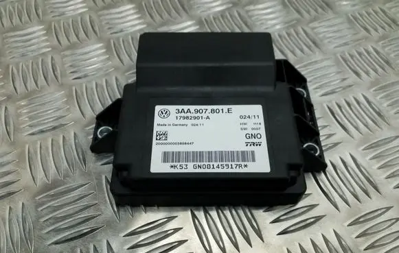 Volkswagen PASSAT B7 Hand brake control module 3AA907801E