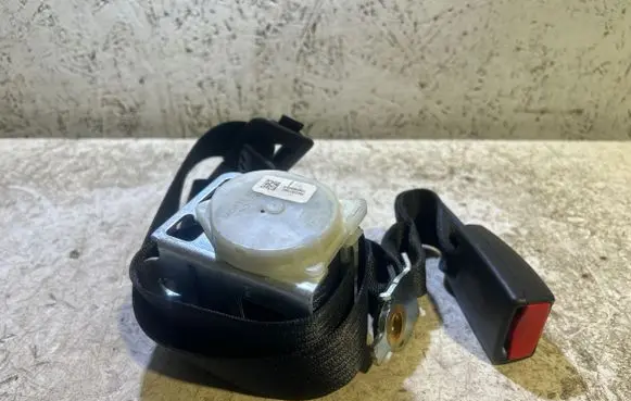 Dodge Challenger Rear seatbelt S209302 2449238 5UZ261X9AB