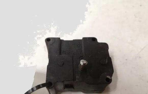 Audi A8 S8 D2 4D Air flap motor/actuator 4D0820511A 0637005001