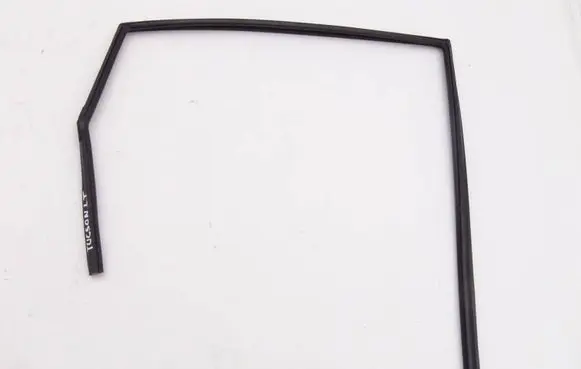 Hyundai Tucson JM Rubber seal rear door window/glass 