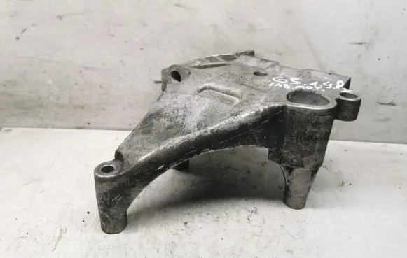Volkswagen Golf V Engine mounting bracket 03G199207A