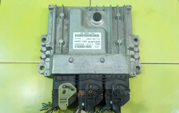Ford C-MAX II Engine control unit/module BV6112A650AEK 18AB10