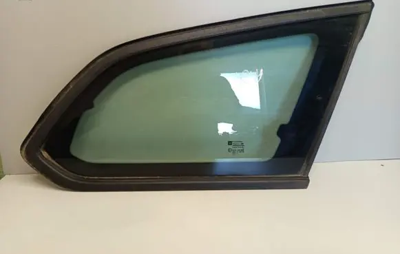 Opel Astra J Rear side window 43R001582