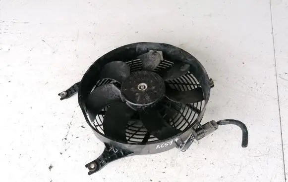 Radiator cooling fan shroud