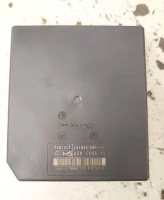 Renault Megane III Fuse module 284B60168R 9636226555 519331E01