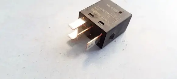 Volvo S40, V40 Other relay MB953382