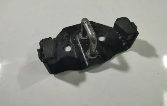 Opel Astra H Rear door lock loop/hook striker 05872