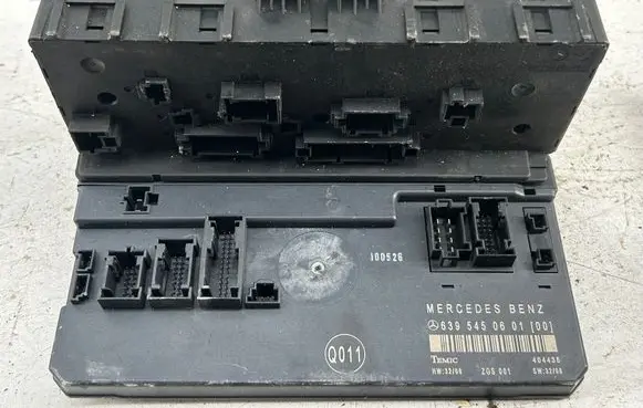 Mercedes-Benz Vito Viano W639 SAM control unit 6395450601 404435 ZGS001