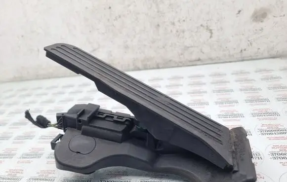 Volkswagen Jetta V Accelerator throttle pedal 1K1723503L