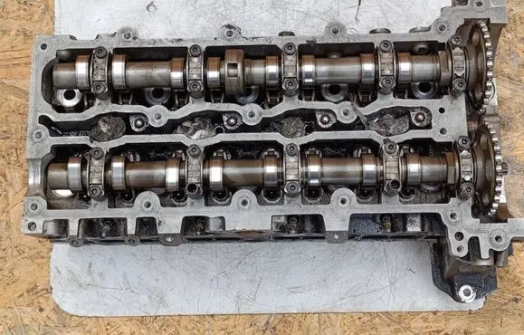 Mercedes-Benz E W212 Engine head R651016