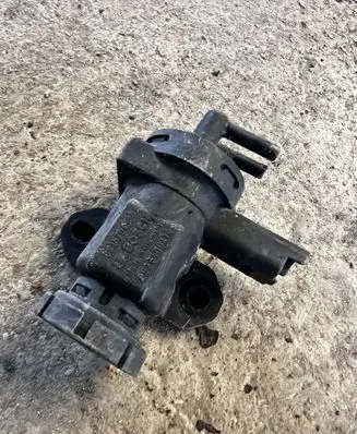 Peugeot 607 Turbo solenoid valve 9635704380 963570438