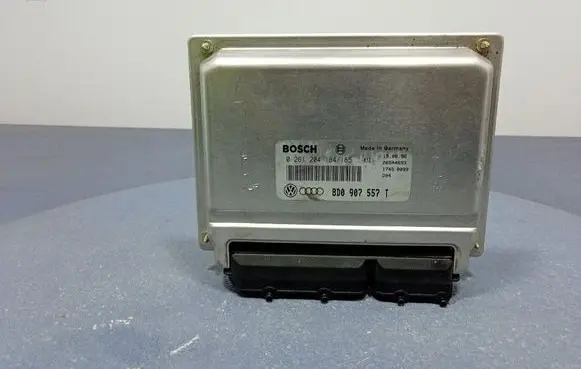 Volkswagen PASSAT B5 Engine control unit/module ECU 8D0907557T